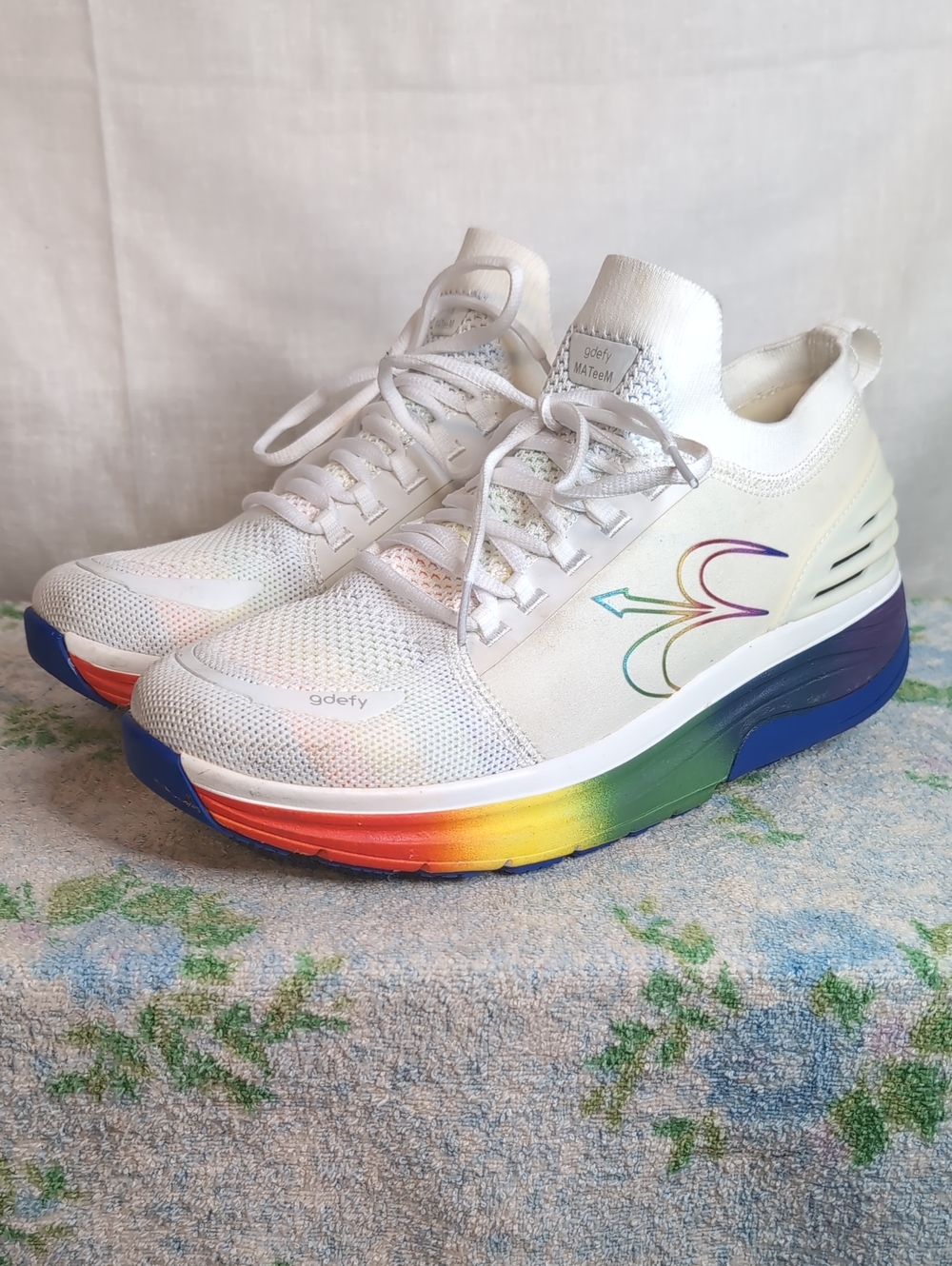 Gravity Defyer White Mateem Rainbow Sneakers Womens 9